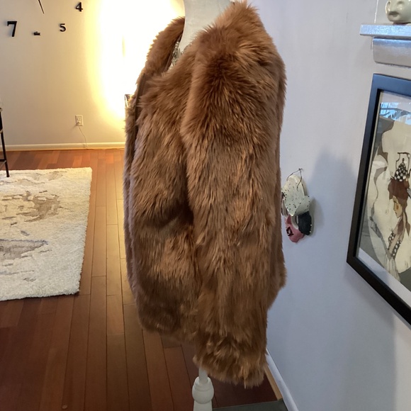 NWT forever 21 faux fur jacket BRONZE. FLUFFY MEDIUM. - Picture 6 of 14